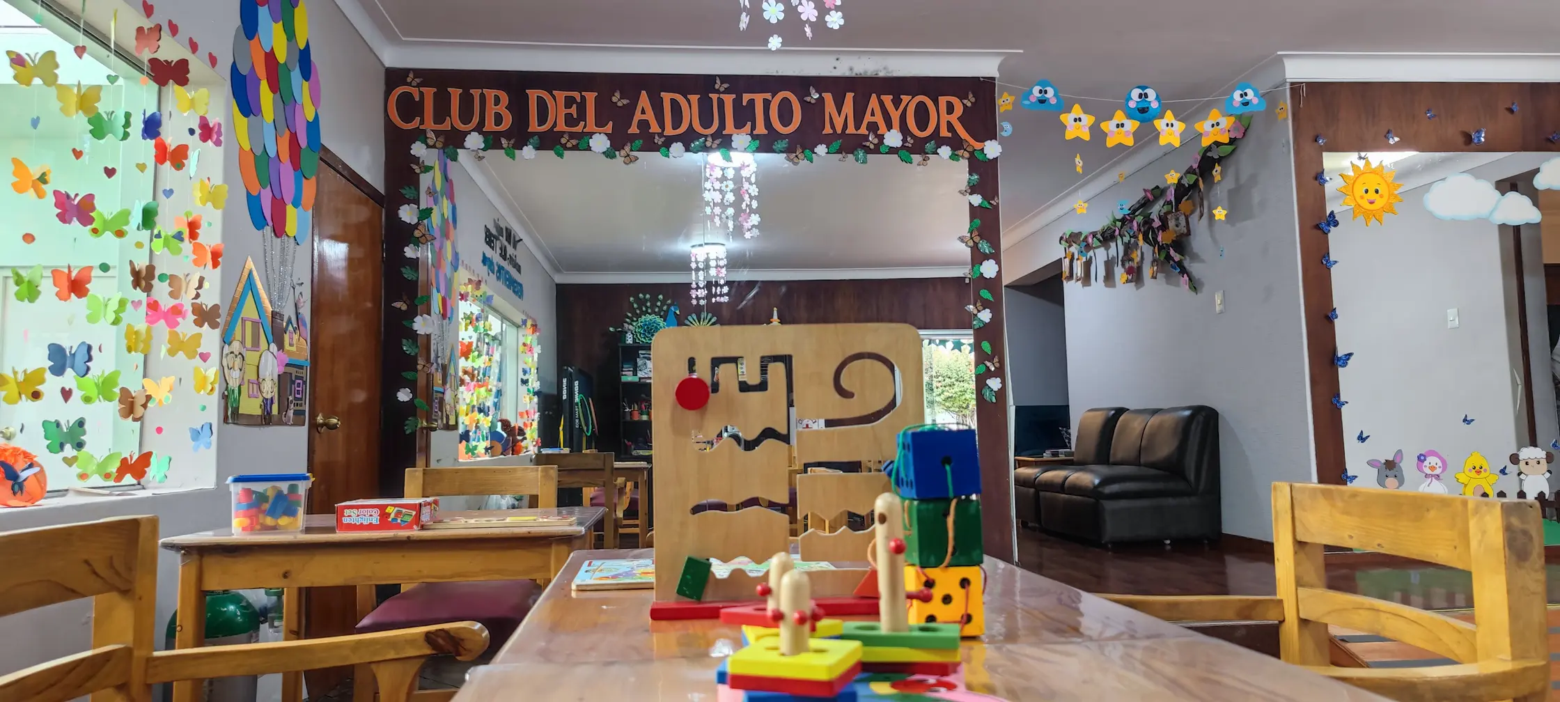 Materiales de estimulación y juegos en el Club del Adulto Mayor de El Roble.